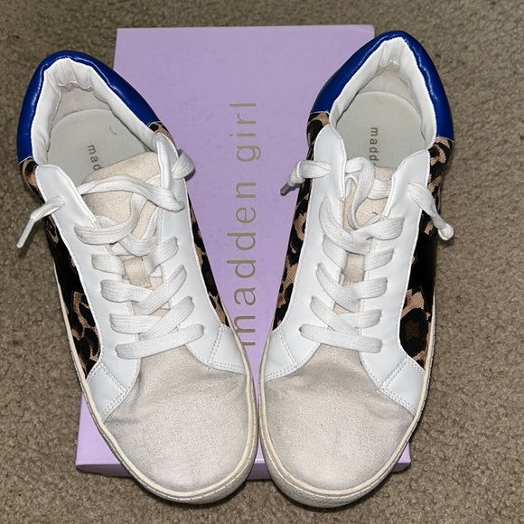 Madden Girl Women's Larrk Sneaker - Picture 3 of 5